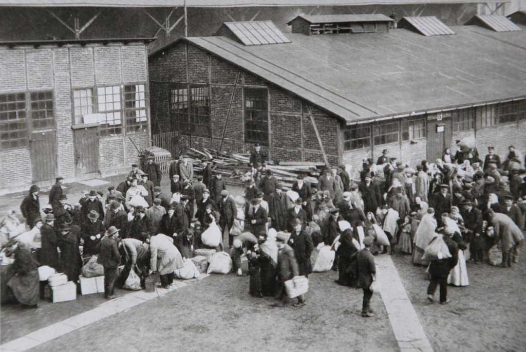 Courtyard of the emigrant accommodations at the America Quai